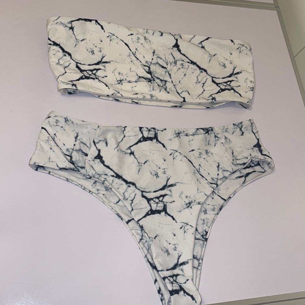 Large strapless bikini